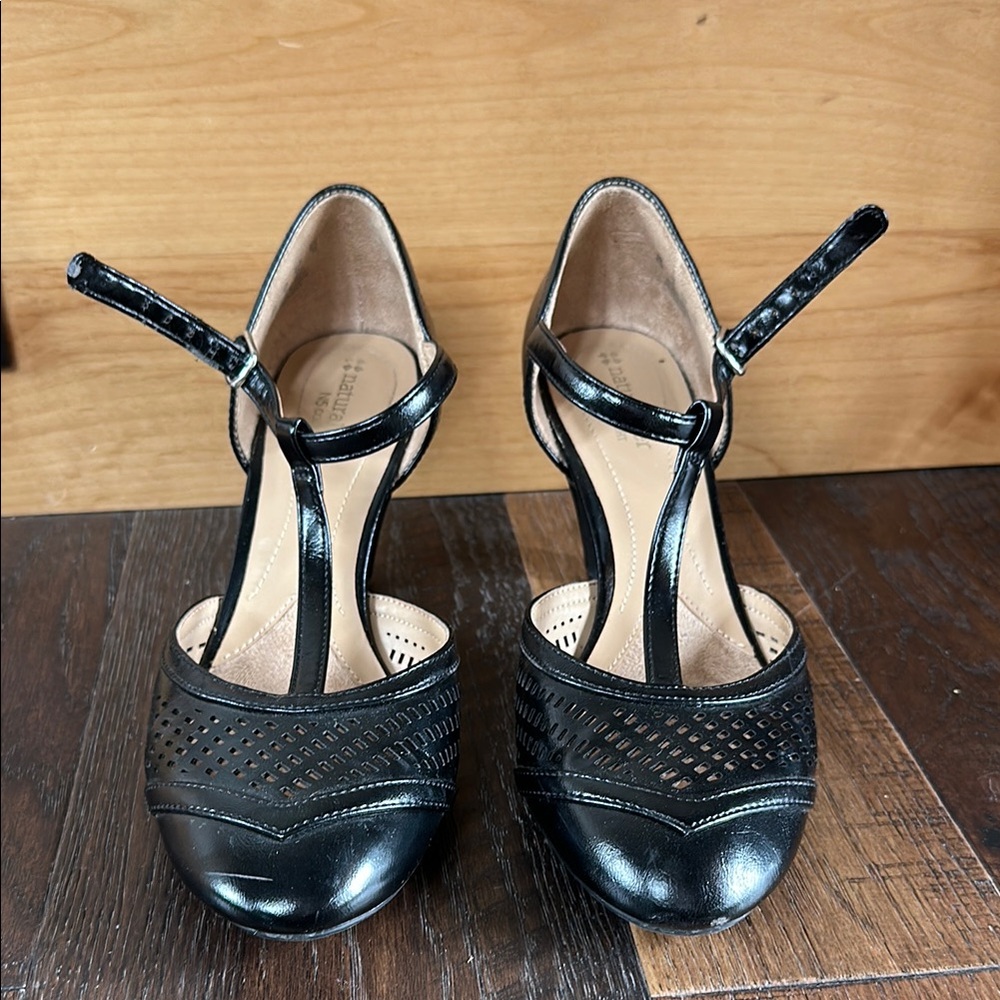 Women’s Naturalizer Leather Pumps